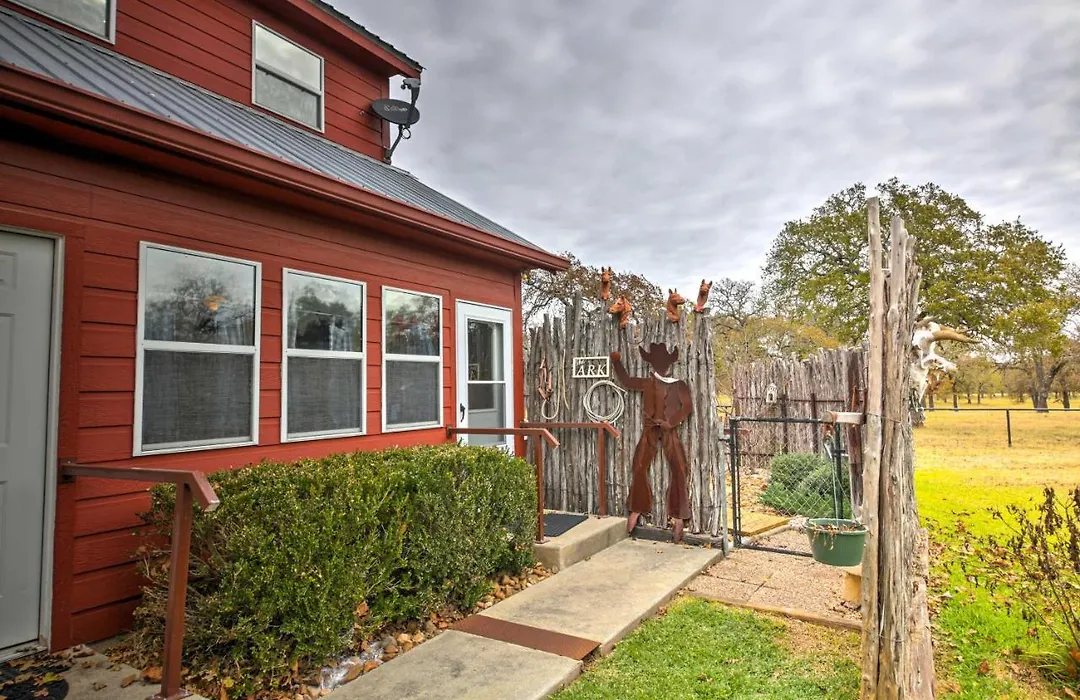 'Ark Bunkhouse' Fredericksburg Hideaway W/ Hot Tub-1