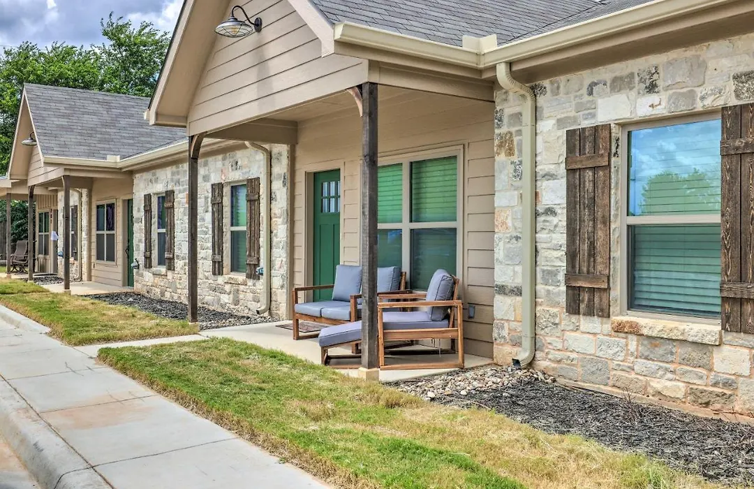 Single-Story Condo < 1 Mile From Downtown!-1