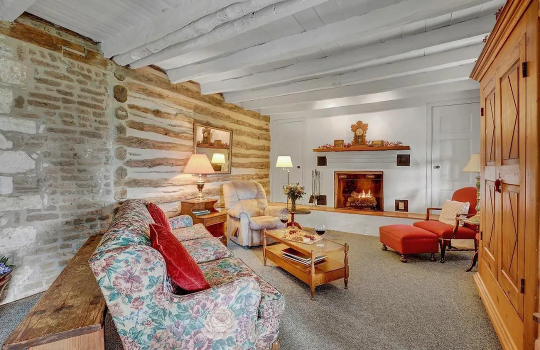 Historic Log Cabin Retreat Near Town On 5 Acres!-1