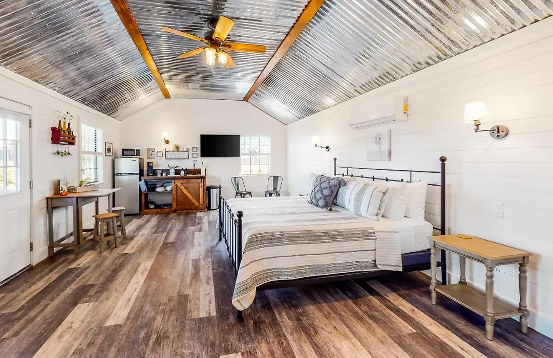 Wine Country Cottage 3-1