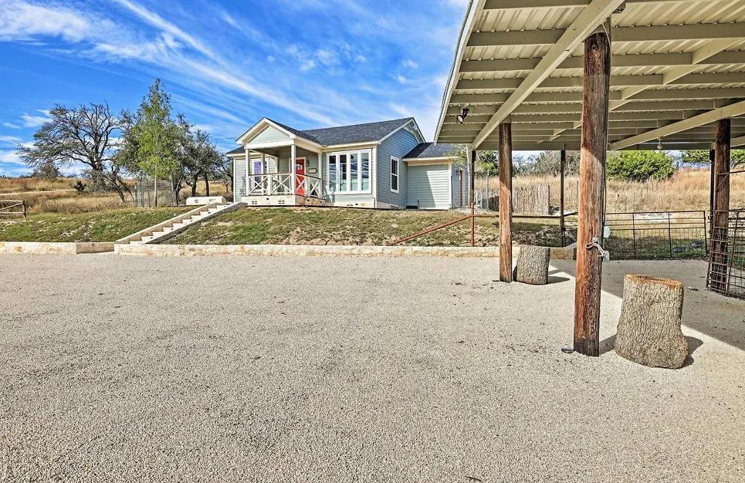 Comfy Hill Country Haven W/ Private Hot Tub!-1