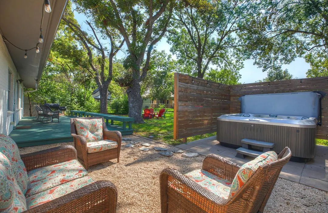Charming Home Near Main St With Hot Tub And Grill-1