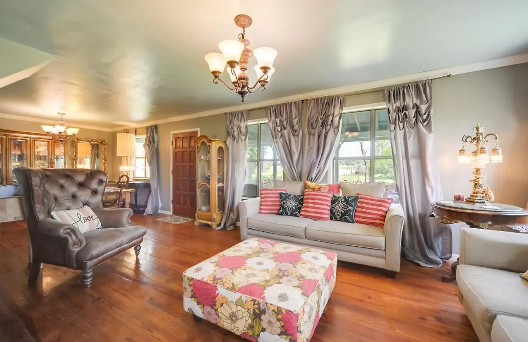 Fredericksburg Vacation Rental With Hot Tub-1