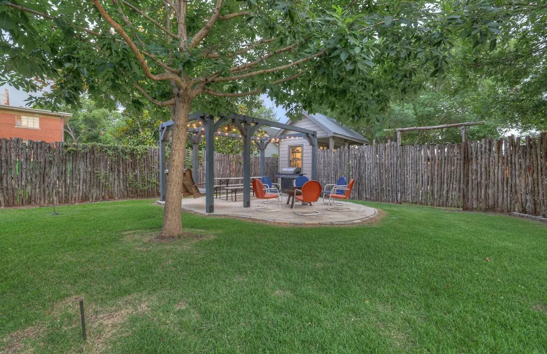 New Luxury One Block To Main St With Hot Tub And Fire Pit-1
