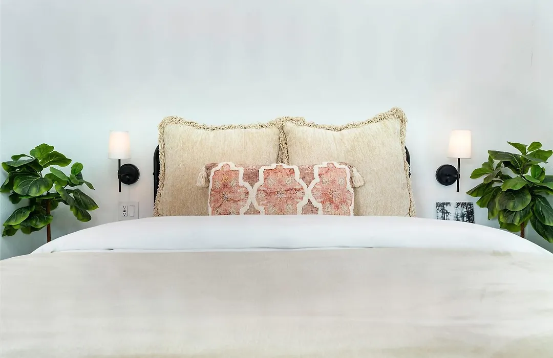 Hidden Cottage Mins To Main St And Sleeps 4-1