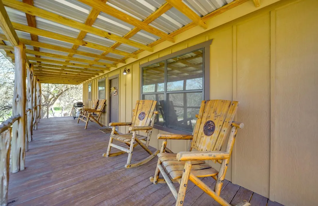 Rustic-Chic Country Cabin - 10 Mi To Main Street!-1