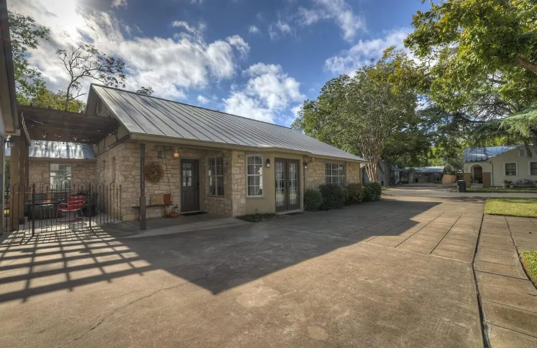 Peach Street Retreat-1
