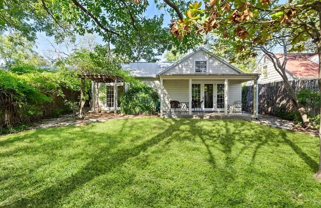2 Bedroom Haus - 2 Blocks From Main St-1