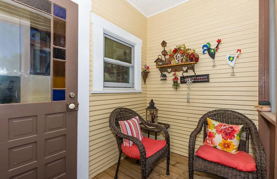 Mistletoe House-1