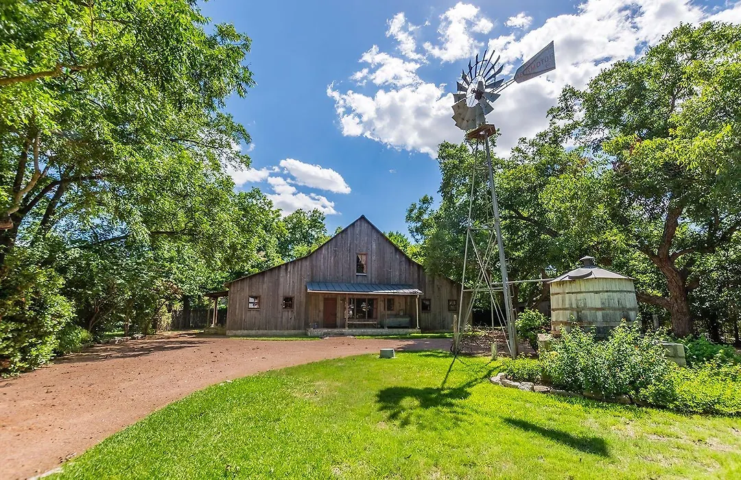 Ada'S Peach Street Hideaway-1