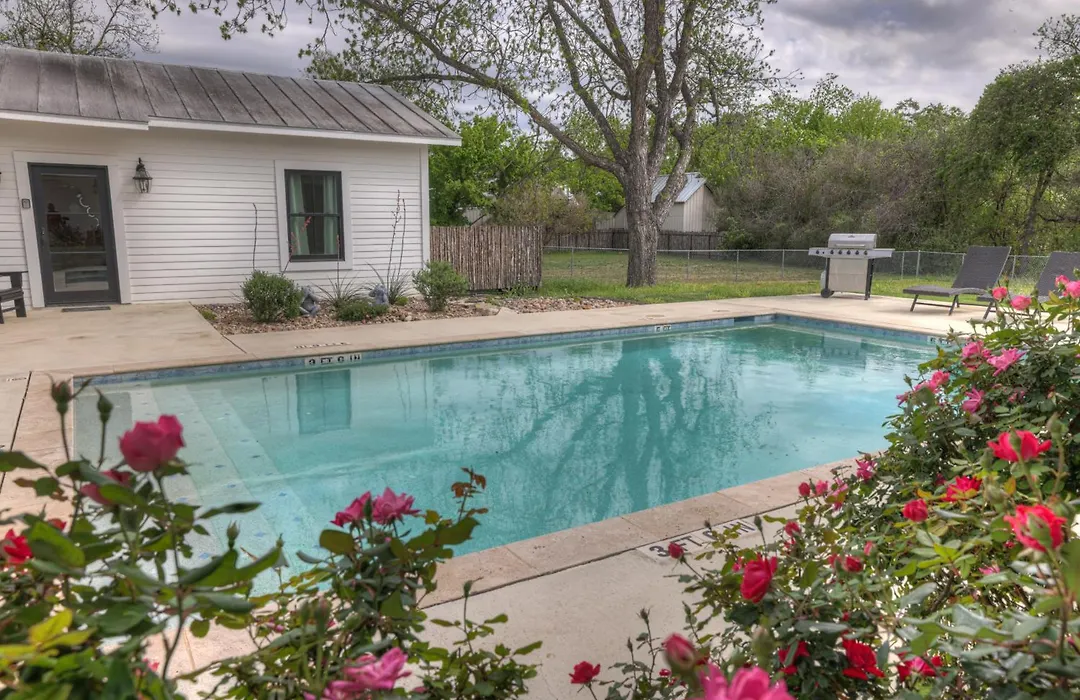 Schubert Inn Cottage - Pool - Walk To Main St-1