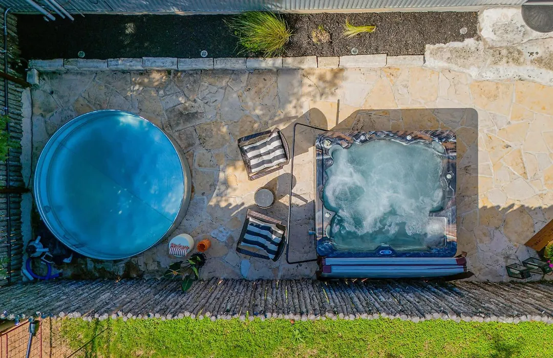 Claret House Full Kitchen And Private Hot Tub-1