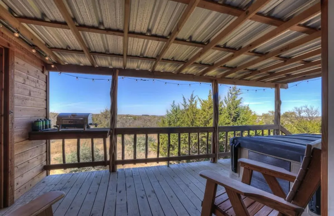 Rocky Ridge Cedar Cabin With Hot Tub & Amazing Views-1