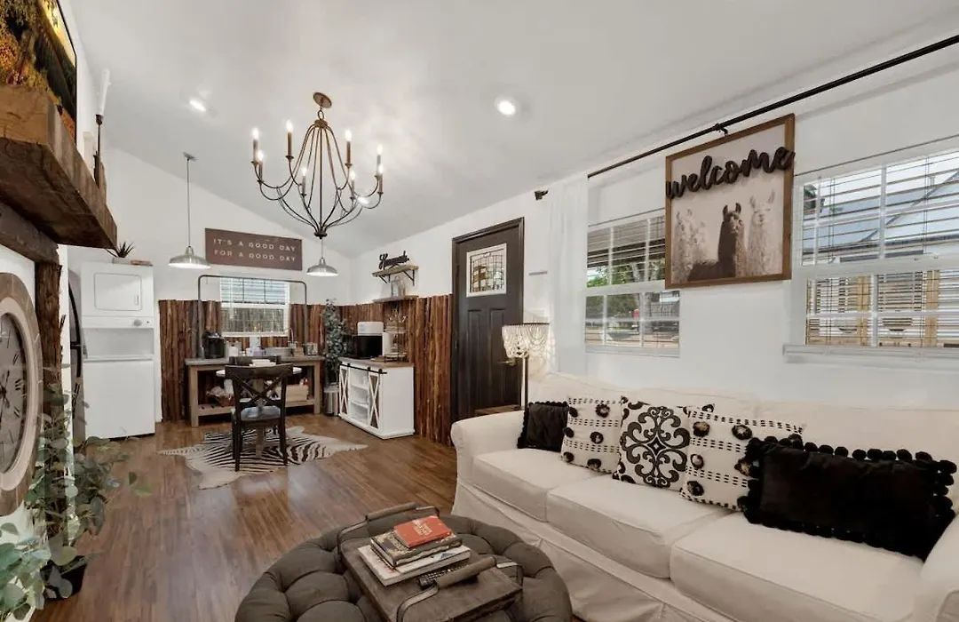 Poplar Place Soho With Hot Tub - 6 Blks To Main St-1