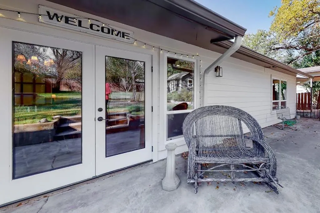 Snowbird-Friendly Home With Enclosed Yard, Firepit, Central Ac, & High-Speed Wifi-1