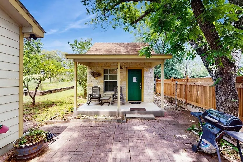 Cozy & Cute Cabin With Fenced Patio, Grill, Ac & Wifi - Walkable Locale-1
