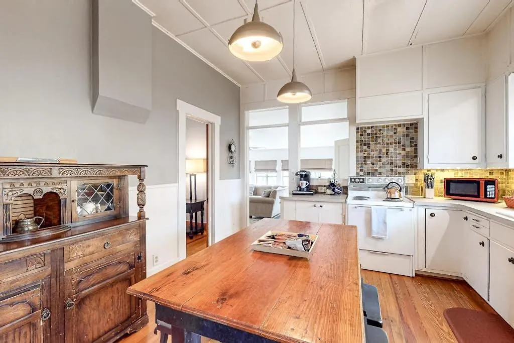 Enchanting Home With Fireplace, Full Kitchen, Patio, Central Ac, & Washer/Dryer-1