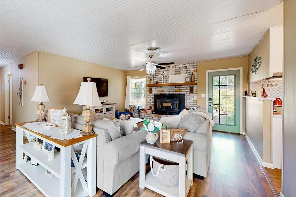 Dog-Friendly, Secluded Home 2 Miles To Main St With Firepit, Gazebo & Bbq Pit-1