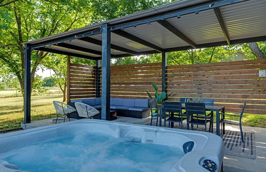 Container Haus, Hot Tub, Cowboy Pool, Pet Friendly!-1