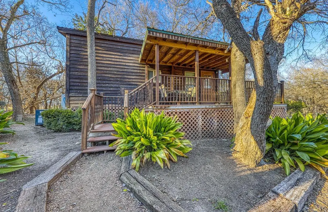 The Pecan @ Mendelbaum Winery Guest Cabins-1