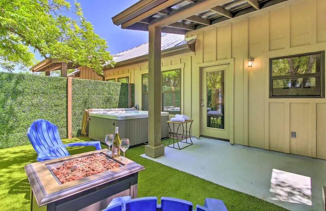 Romantic Wine Country Escape With Hot Tub And Patio!-1