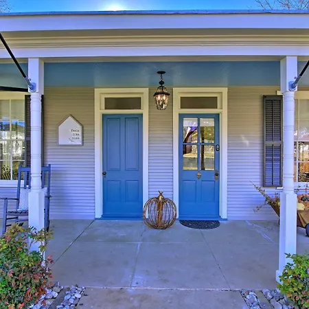 Relaxing Dream Haus Hideaway Near Downtown!-3