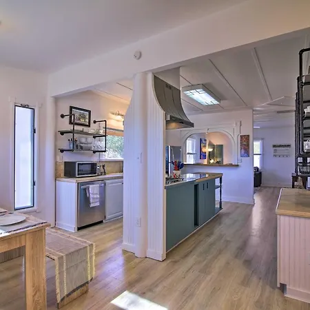 Texas Home W/ Backyard Oasis, Walk To Main St-3