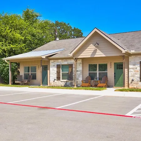 Hill Country Haven A Modern Rustic - 2 Bedroom 2 Bathroom Townhouse Off Main Street-2
