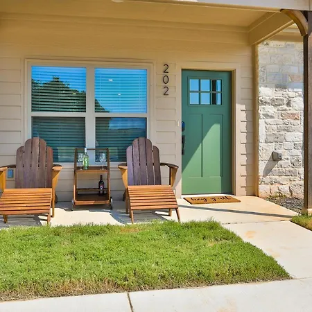 Hill Country Haven A Modern Rustic - 2 Bedroom 2 Bathroom Townhouse Off Main Street-3