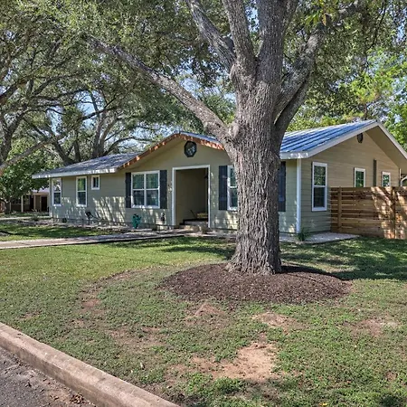 Cozy Retreat W/ Hot Tub & Fire Pit: Close To Main!-3