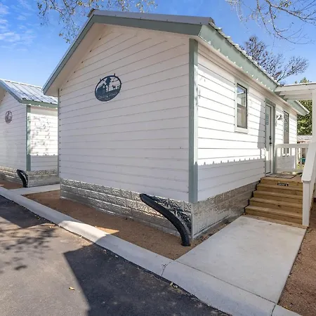 Charming Casita Right On Main St!-2