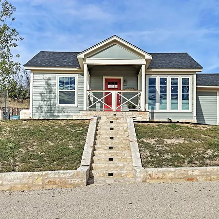 Comfy Hill Country Haven W/ Private Hot Tub!-2