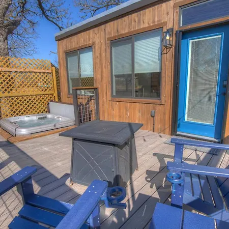 Wow! Cozy Haus With Hot Tub, Fire Pit, And Views!-3
