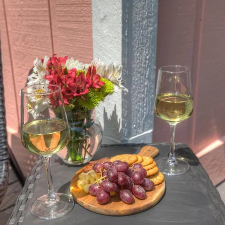 New! Charming Pink Haus 1 Mile To Main St With Firepit!-3