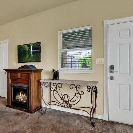 Stunning Cottage With Hot Tub 2 Min To Wineries-3
