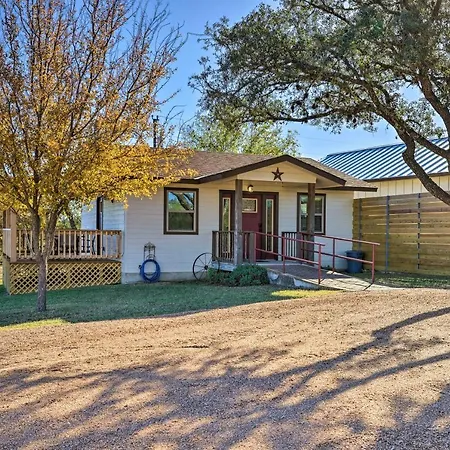 Cozy Fredericksburg Studio Near Wineries!-3