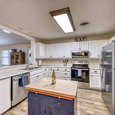Beautiful Home! Hot Tub-Fire Pit-1 Blk To Main!-2