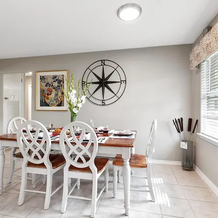 Charming Home Near Main St With Hot Tub And Grill-2
