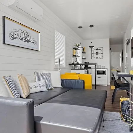 New The Yellow Beacon-Luxury Shipping Container-3