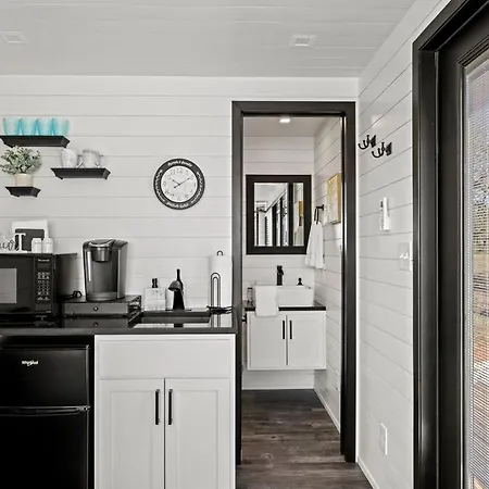 New Wilderness Hideout-Cozy Container Home-3