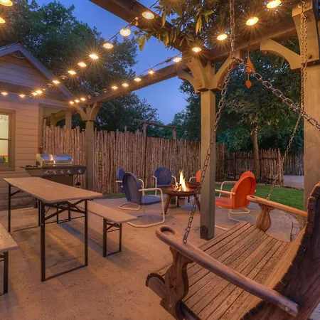 New Luxury One Block To Main St With Hot Tub And Fire Pit-2