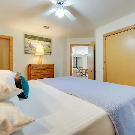 Fredericksburg Retreat W/ Hot Tub, Patio & Views-3