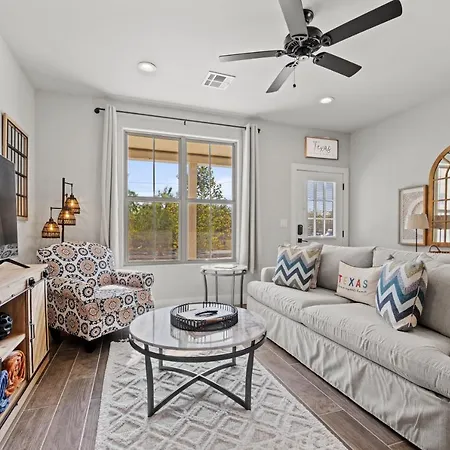 *Brand New Listing* Romantic Getaway Near Main-2