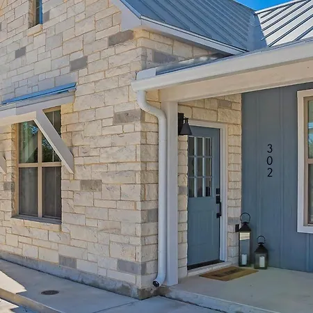 Eagle Street Retreat, Privacy Fence With Hot Tub!-3