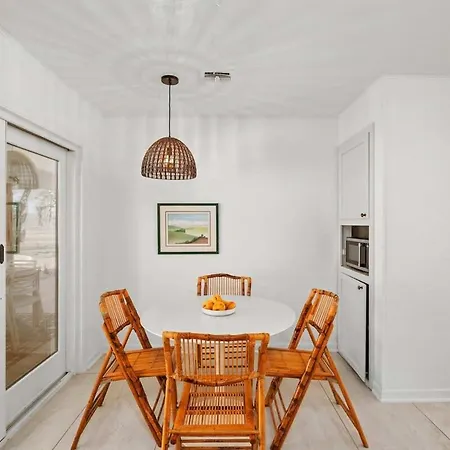 Baron'S Bungalow With Hot Tub & Pet Friendly-3