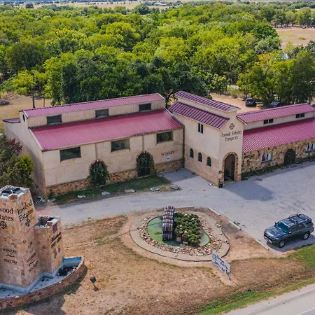 Pecan Cabin-2