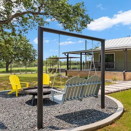 Blumenhaus Sleeps 6 Full Kitchen Plus Hot Tub-2