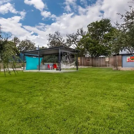 Mariposa, Large Home With Hot Tub & Outdoor Space-3