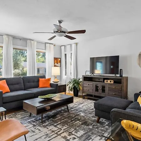 Orange You Glad - 3 Bedroom - Hot Tub - Firepit-3