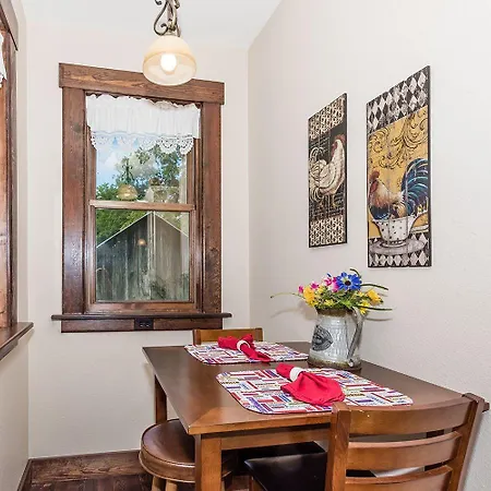 Mistletoe House-2